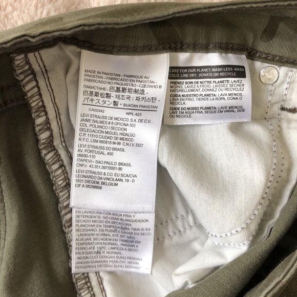 Levi’s 711 Skinny Green Camo Pants, Size 29, Inseam 25”, Like new - Picture 7 of 8